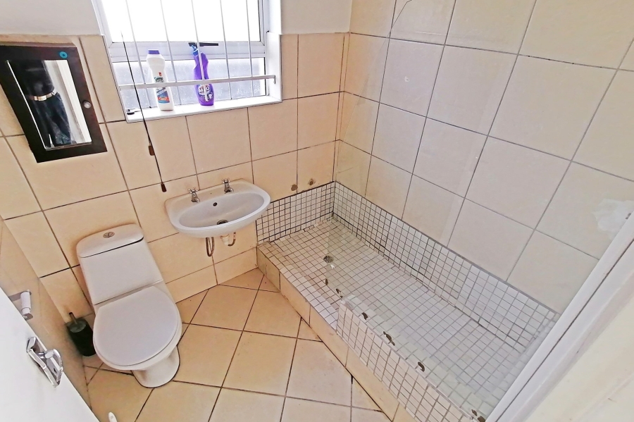 6 Bedroom Property for Sale in Broadlands Village Western Cape